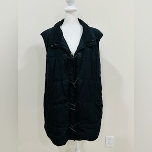 AVENUE Women’s Super Soft Super Light Vest Full Zip With Decorativ Buttons 30/32